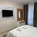 דירה Cozy And Modern 1br With Full Kitchen *