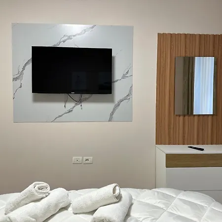Apartman Cozy And Modern 1br With Full Kitchen Tirana